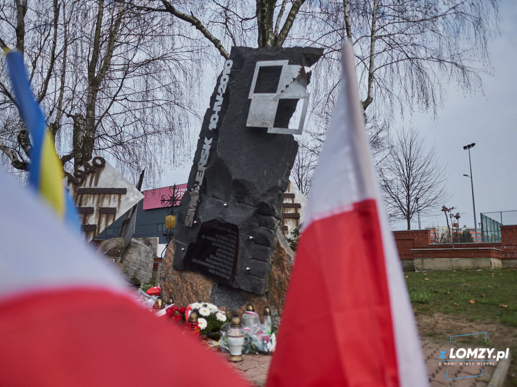 Działacze Prawa i Sprawiedliwości złożyli kwiaty w Dolinie Pamięci [FOTO]