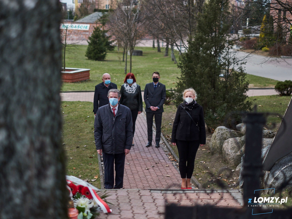 Działacze Prawa i Sprawiedliwości złożyli kwiaty w Dolinie Pamięci [FOTO]