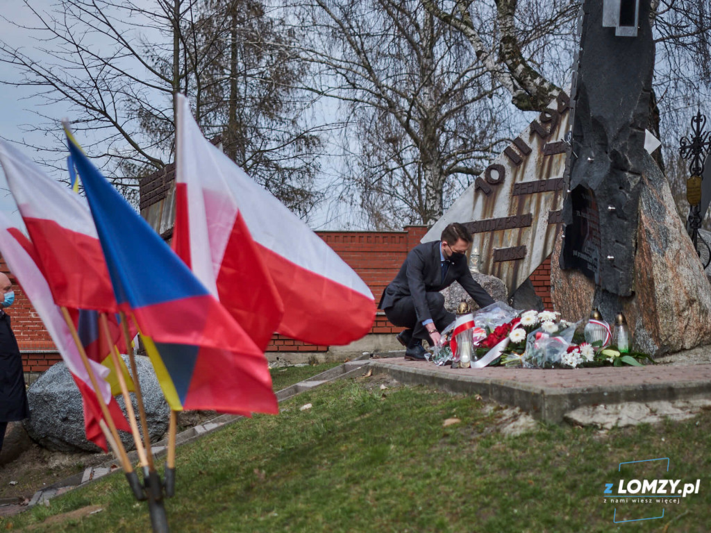 Działacze Prawa i Sprawiedliwości złożyli kwiaty w Dolinie Pamięci [FOTO]