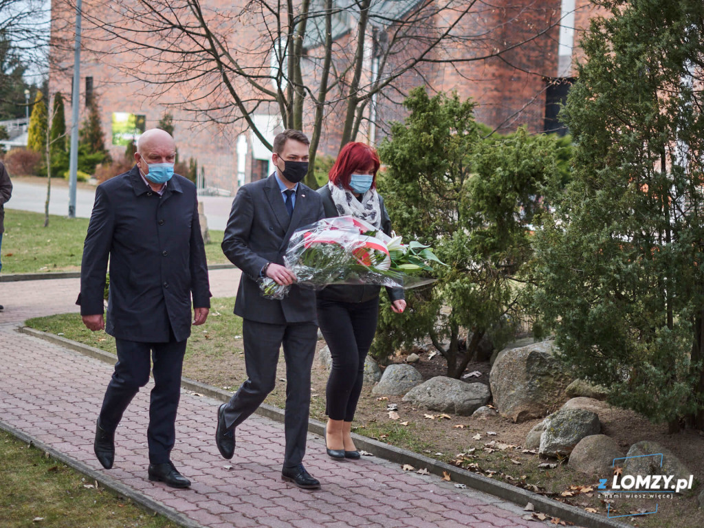 Działacze Prawa i Sprawiedliwości złożyli kwiaty w Dolinie Pamięci [FOTO]