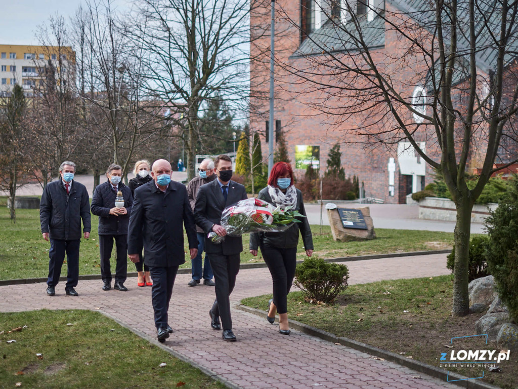 Działacze Prawa i Sprawiedliwości złożyli kwiaty w Dolinie Pamięci [FOTO]
