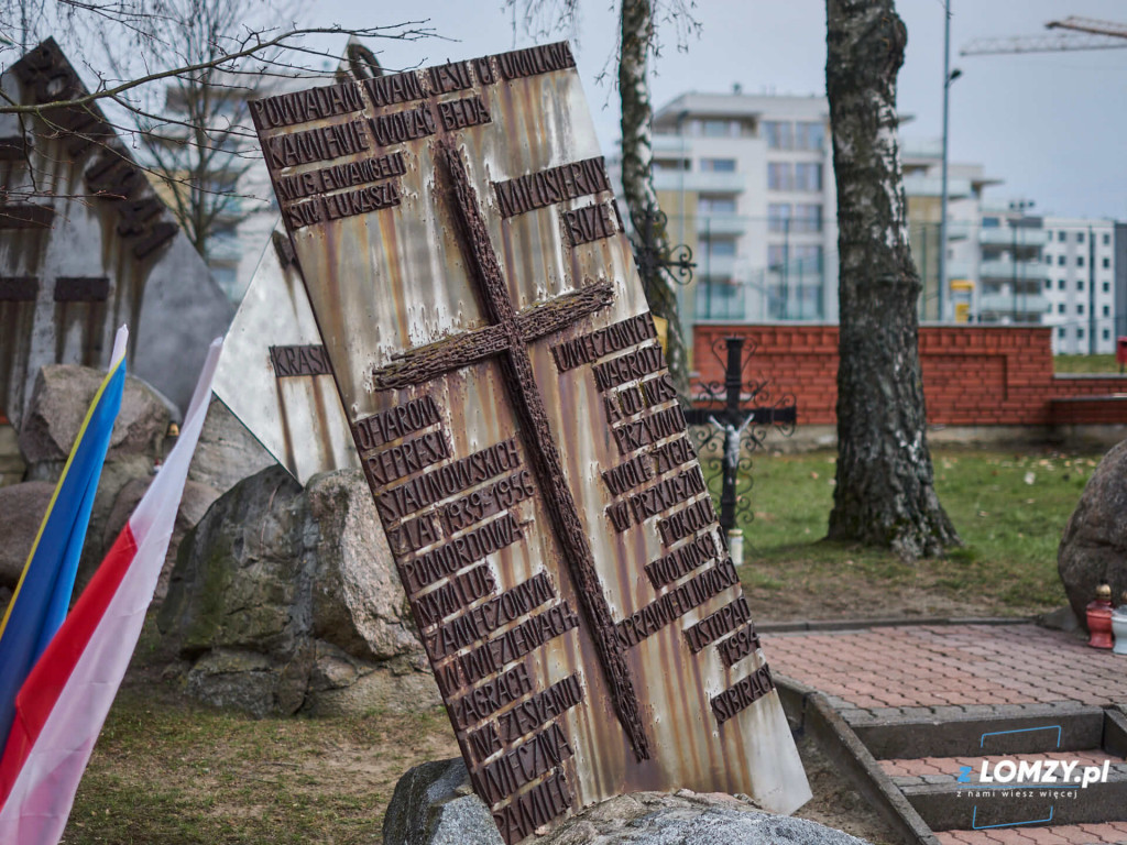 Działacze Prawa i Sprawiedliwości złożyli kwiaty w Dolinie Pamięci [FOTO]