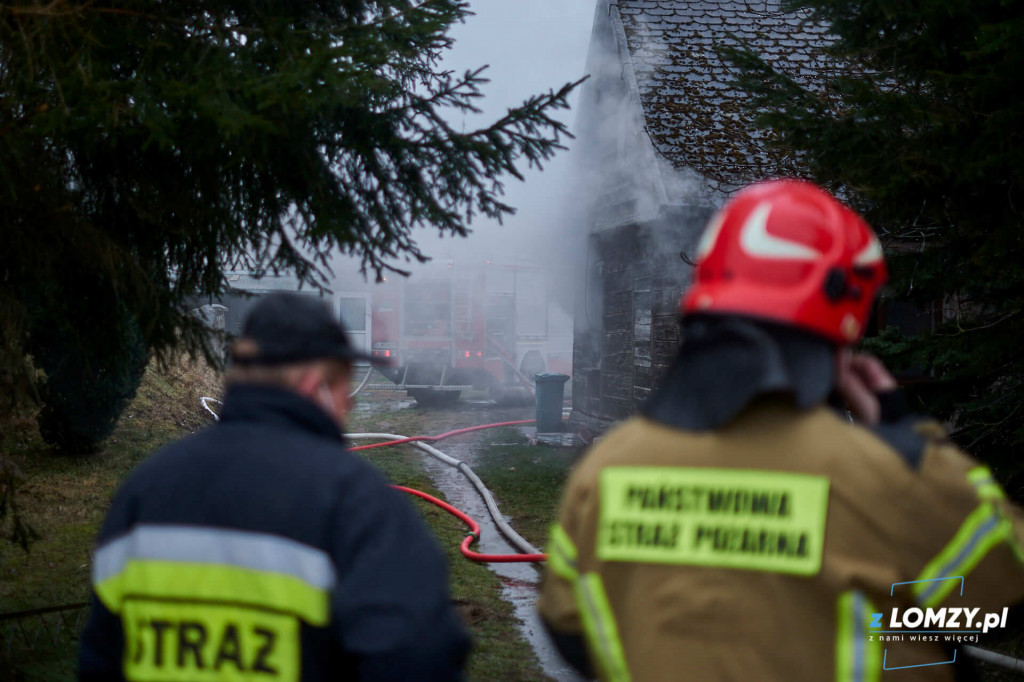 Pożar drewnianego domu w Zabawce [FOTO]