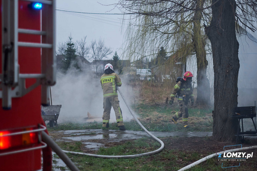 Pożar drewnianego domu w Zabawce [FOTO]
