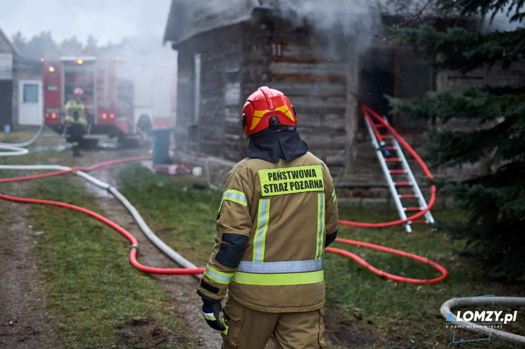 Pożar drewnianego domu w Zabawce [FOTO]