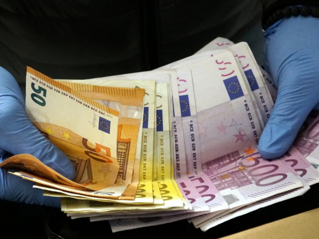 Policja rozbiła grupę przestępczą, która handlowała narkotykami również w Łomży [FOTO]