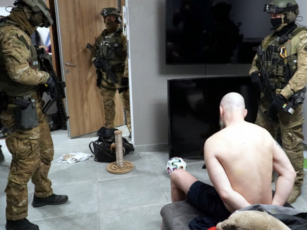 Policja rozbiła grupę przestępczą, która handlowała narkotykami również w Łomży [FOTO]