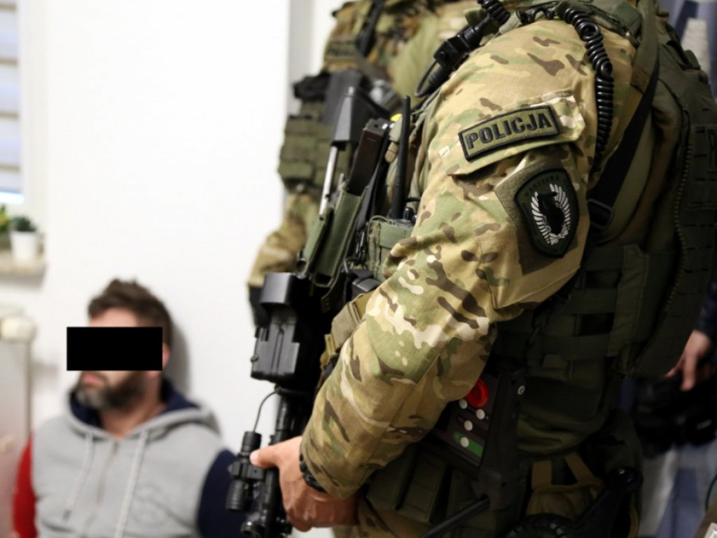 Policja rozbiła grupę przestępczą, która handlowała narkotykami również w Łomży [FOTO]