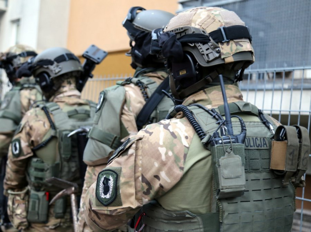 Policja rozbiła grupę przestępczą, która handlowała narkotykami również w Łomży [FOTO]