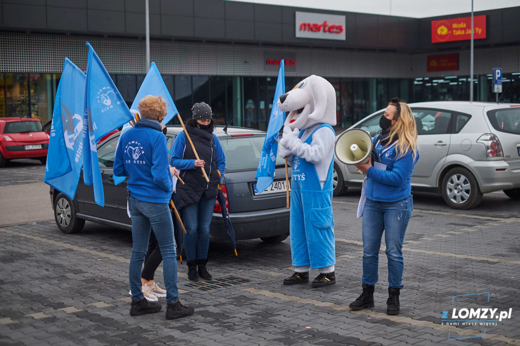 Niebieski marsz w reżimie sanitarnym przeszedł ulicami Łomży [FOTO]