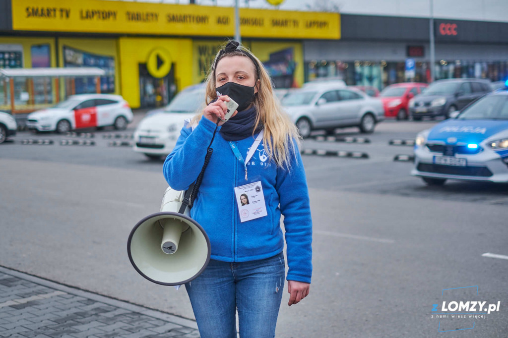 Niebieski marsz w reżimie sanitarnym przeszedł ulicami Łomży [FOTO]