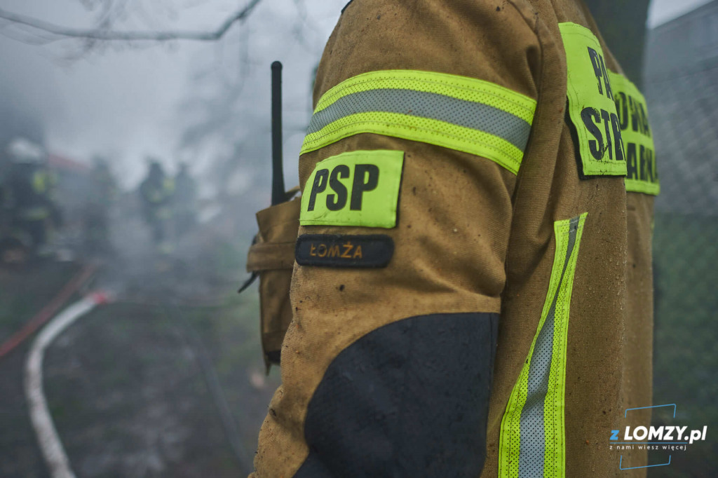 W pożarze drewnianego domu zginął mężczyzna [VIDEO i FOTO]