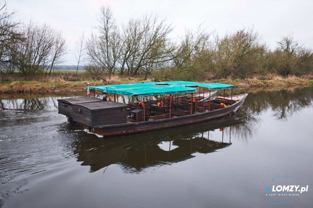 Po 4 dniach żeglugi dobiły do portu! Rybitwa i Kormoran będą pływać po Narwi [FOTO]