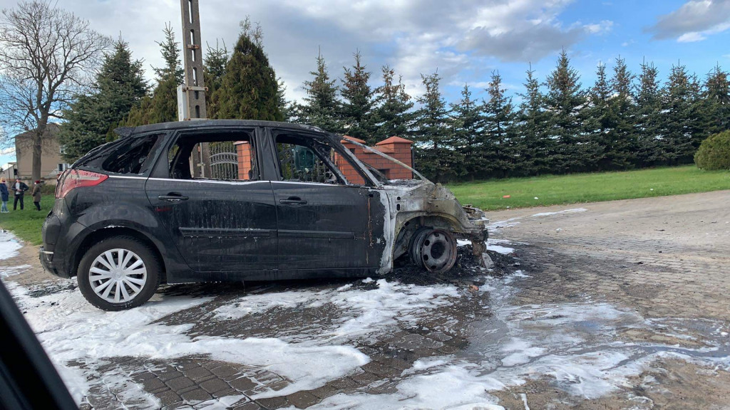 Pożar Citroena tuż przed posesją  [FOTO]