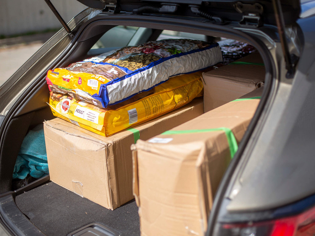Prawie pół tony karmy dla schroniska Arka [FOTO]