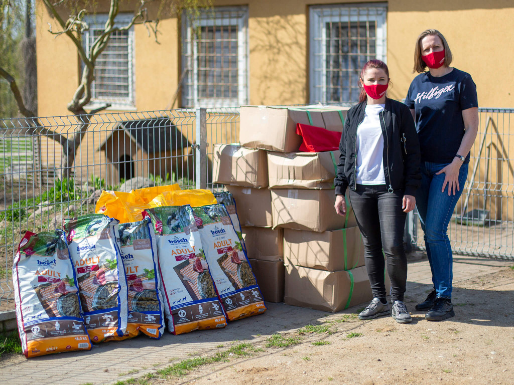 Prawie pół tony karmy dla schroniska Arka [FOTO]