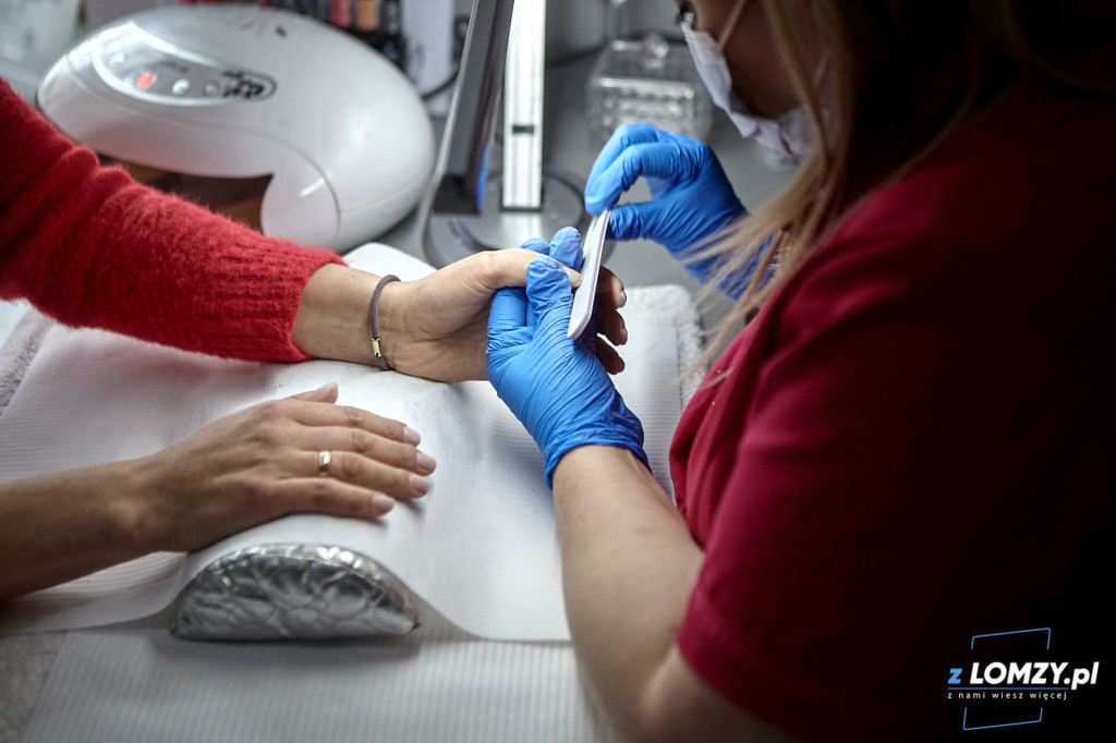 Salony kosmetycze i fryzjerskie w Łomży wracają do pracy! [VIDEO 4K i FOTO]