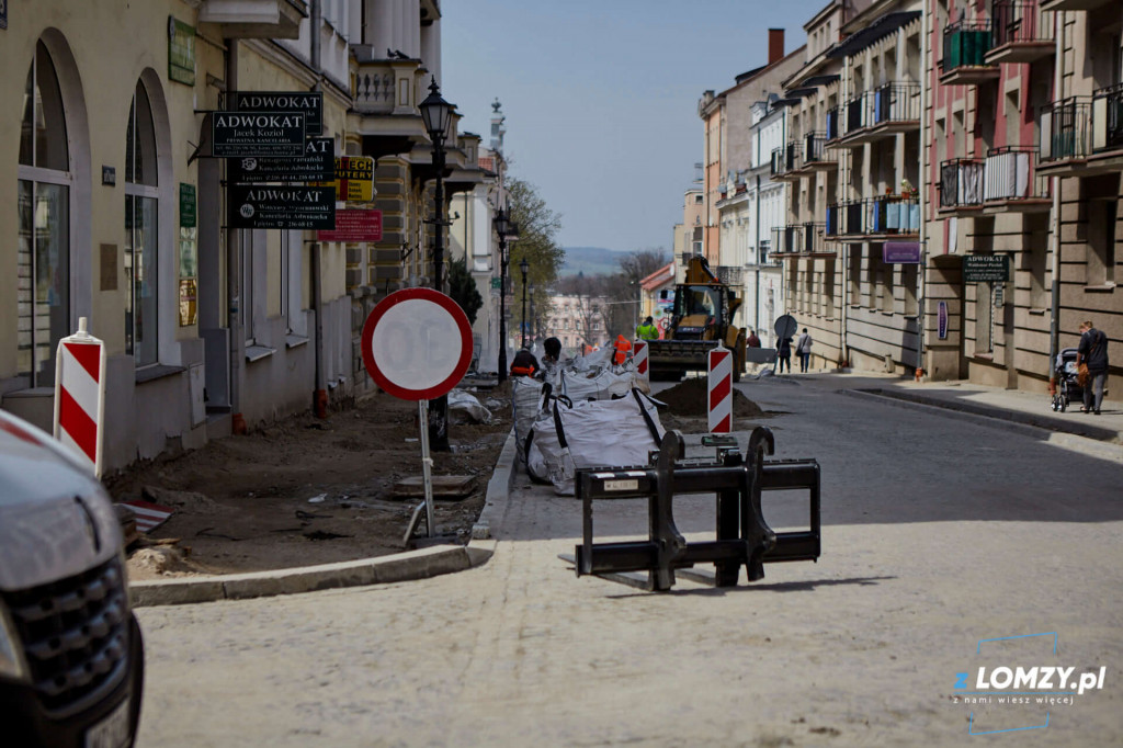 Na Dworną wracają drzewa i kostka brukowa [FOTO]