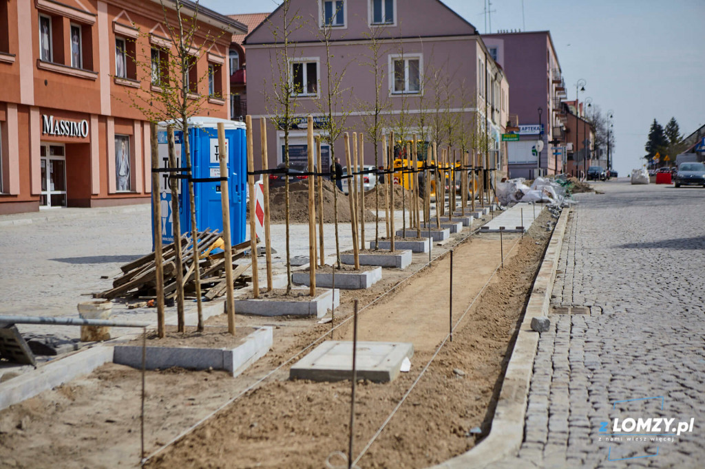 Na Dworną wracają drzewa i kostka brukowa [FOTO]