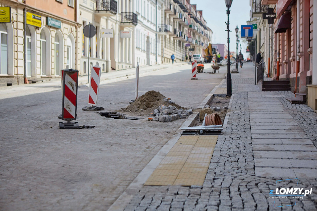 Na Dworną wracają drzewa i kostka brukowa [FOTO]