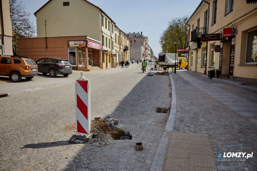 Na Dworną wracają drzewa i kostka brukowa [FOTO]