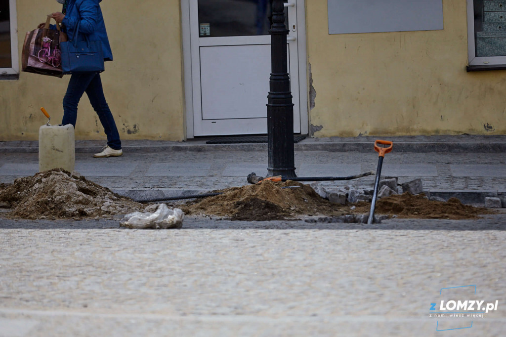 Na Dworną wracają drzewa i kostka brukowa [FOTO]
