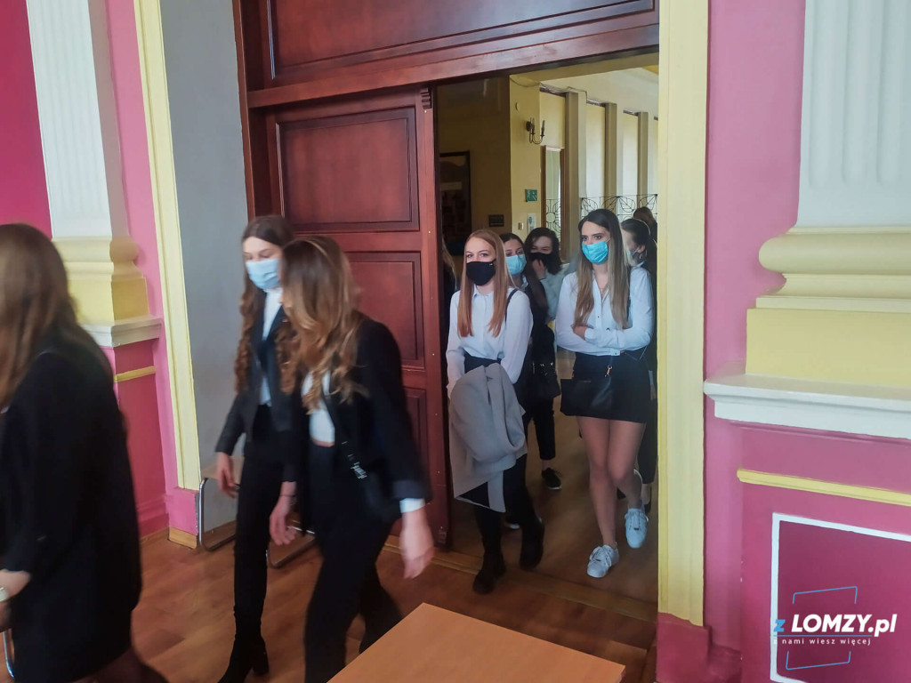 Do dorosłości już tylko jeden krok... Maturzyści zakończyli rok szkolny [FOTO]
