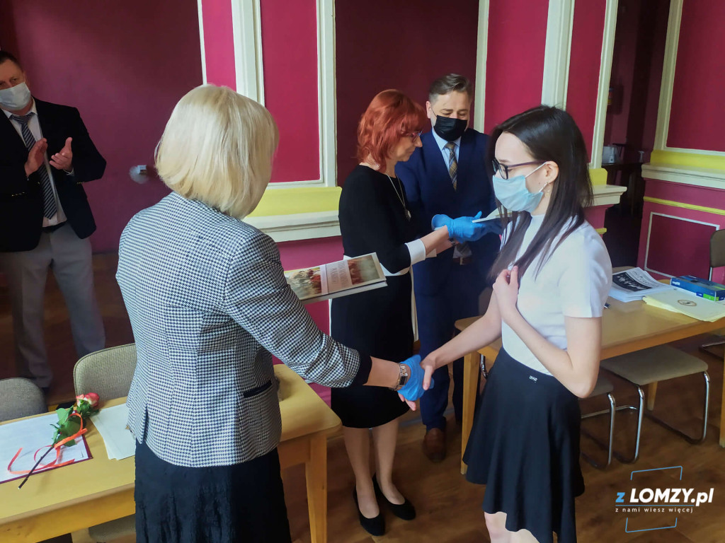 Do dorosłości już tylko jeden krok... Maturzyści zakończyli rok szkolny [FOTO]