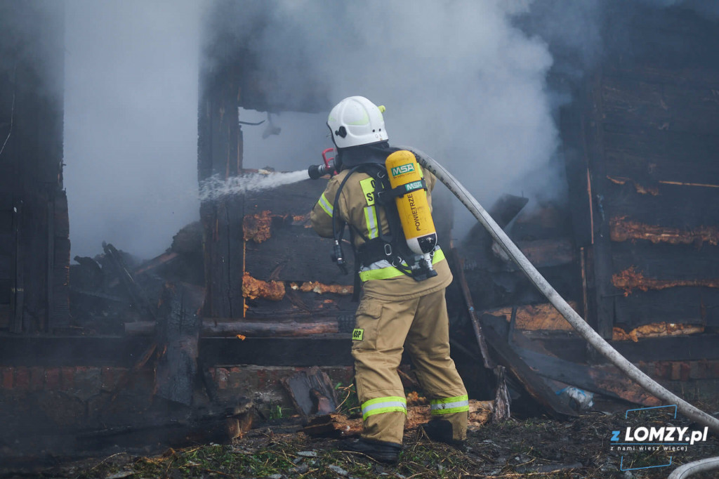 Gdy wszyscy uciekają oni zostają na miejscu! Dzisiaj dzień strażaka! [FOTO]