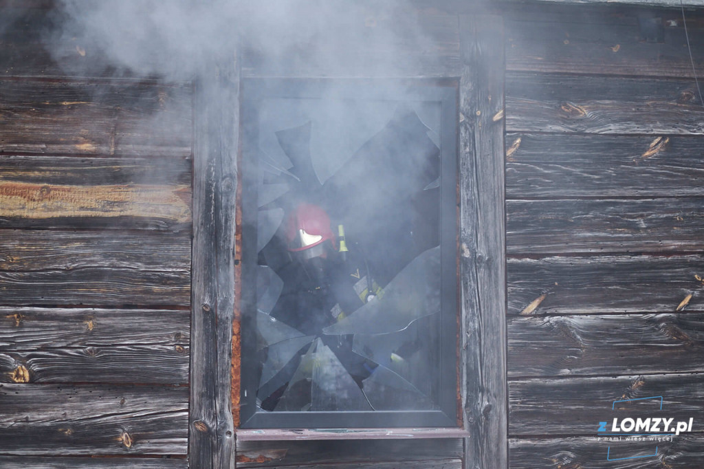 Gdy wszyscy uciekają oni zostają na miejscu! Dzisiaj dzień strażaka! [FOTO]