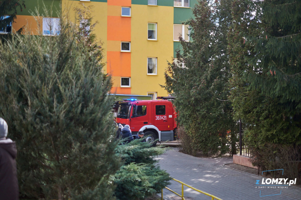 Gdy wszyscy uciekają oni zostają na miejscu! Dzisiaj dzień strażaka! [FOTO]