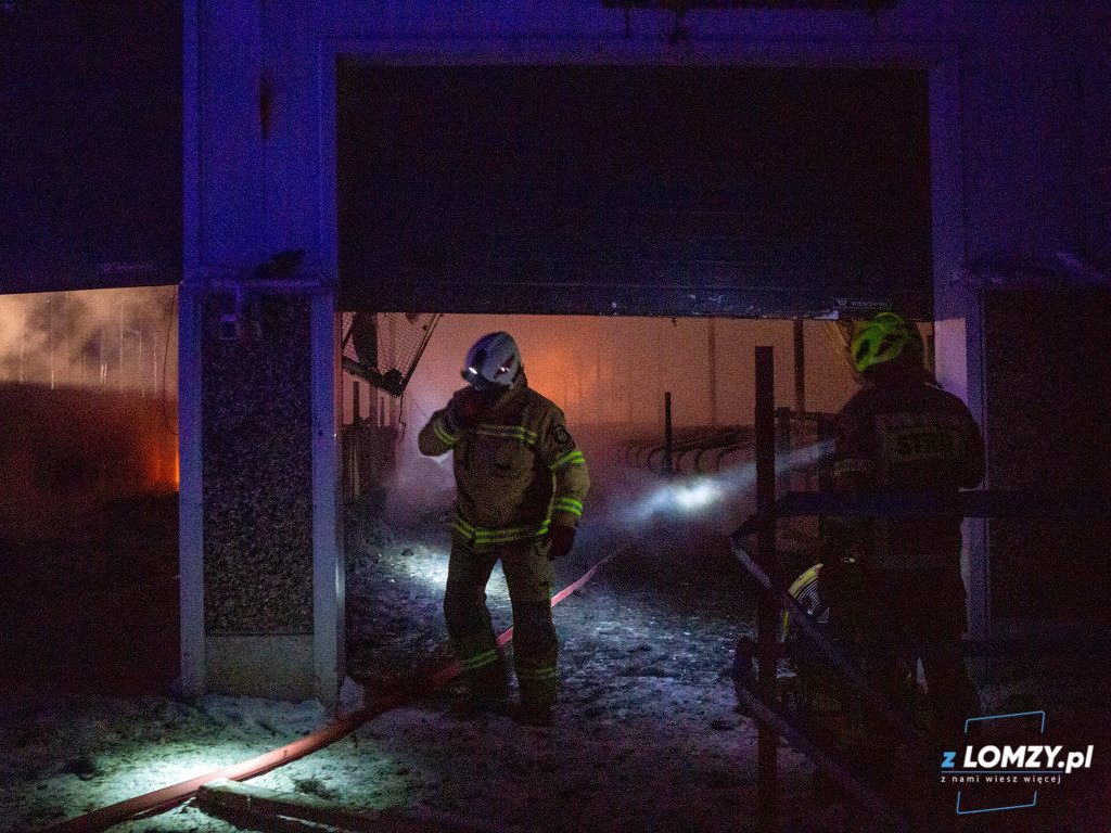 Gdy wszyscy uciekają oni zostają na miejscu! Dzisiaj dzień strażaka! [FOTO]