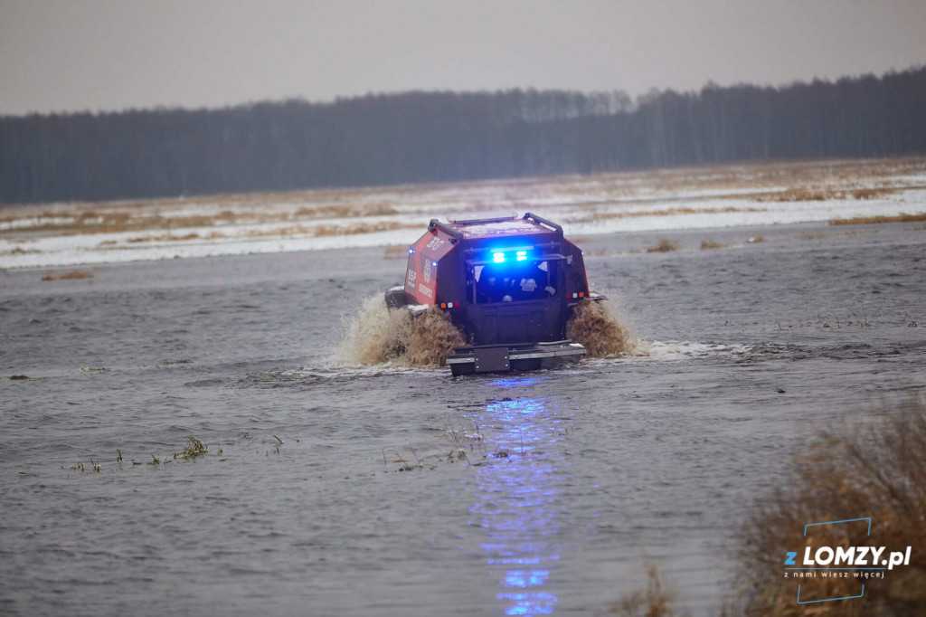 Gdy wszyscy uciekają oni zostają na miejscu! Dzisiaj dzień strażaka! [FOTO]