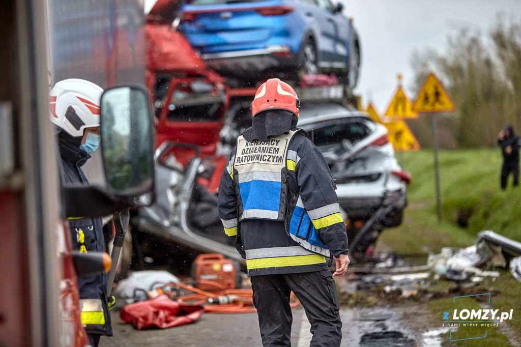 Śmiertelny wypadek w Kisielnicy! 3 tiry i osobówka [FOTO]