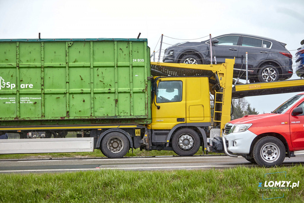 Śmiertelny wypadek w Kisielnicy! 3 tiry i osobówka [FOTO]