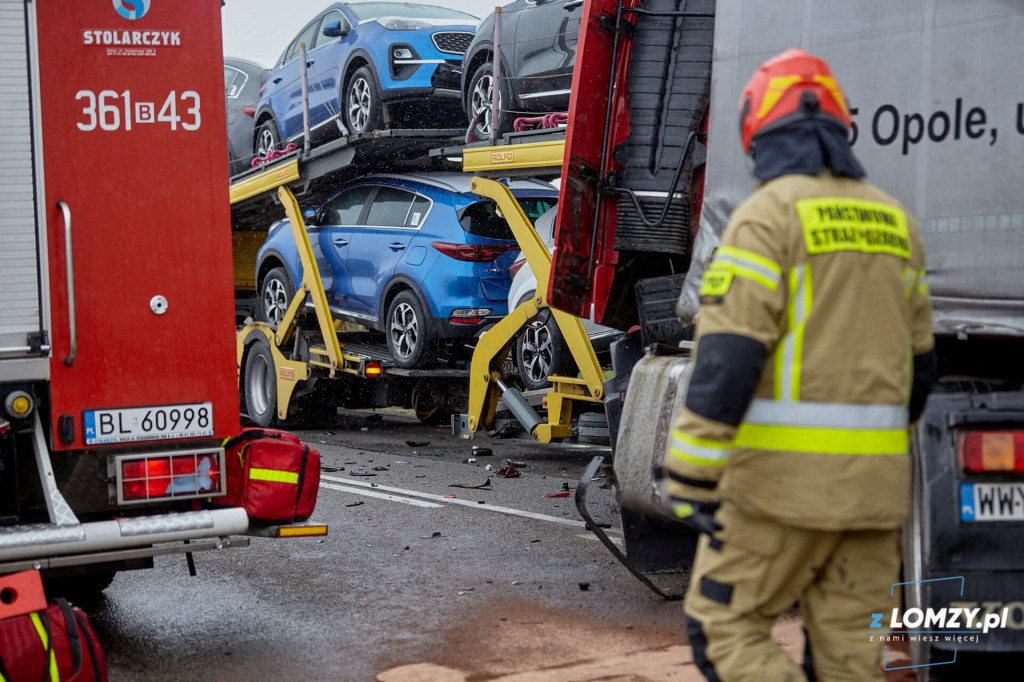 Śmiertelny wypadek w Kisielnicy! 3 tiry i osobówka [FOTO]
