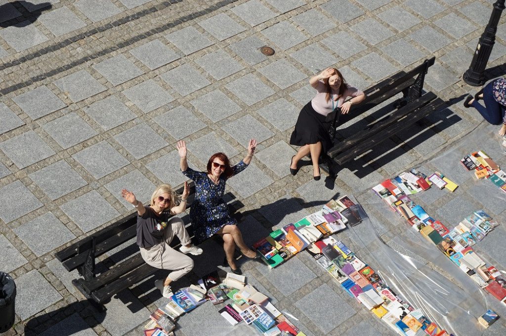 Biblioteczny happening książkowy! [FOTO]