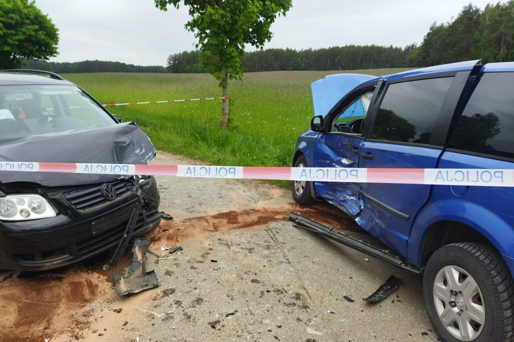 Dwoje dzieci i mężczyzna w szpitalu po wypadku w gminie Jedwabne