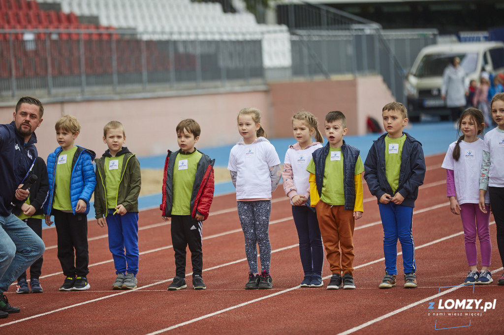 Dzień Dziecka na stadionie w Łomży - przedszkolaki