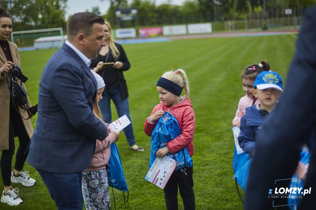 Dzień Dziecka na stadionie w Łomży - przedszkolaki