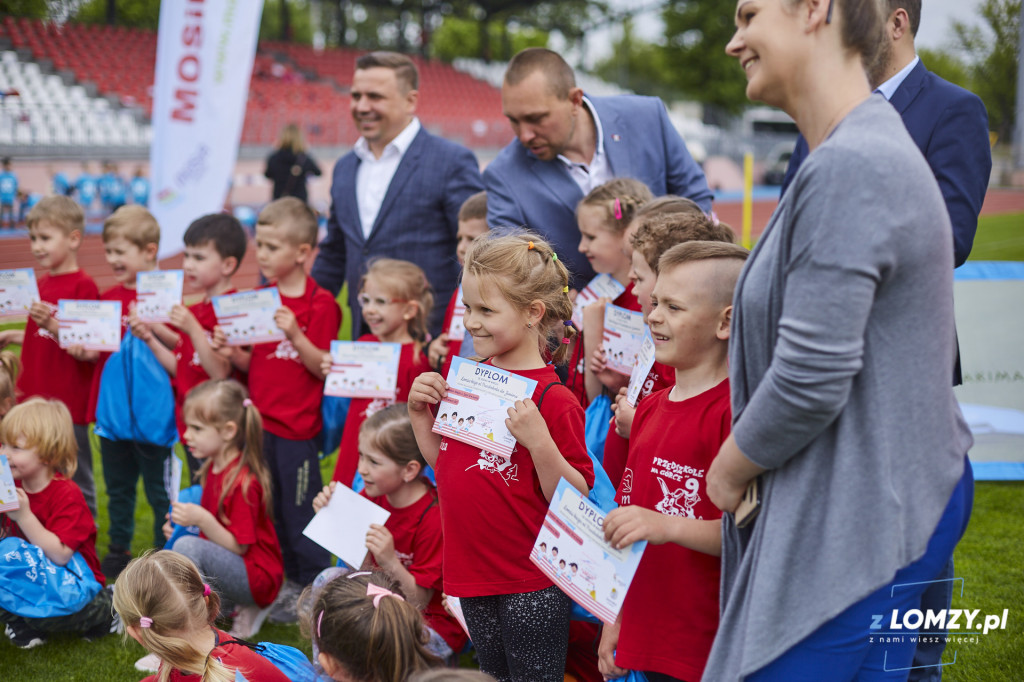 Dzień Dziecka na stadionie w Łomży - przedszkolaki