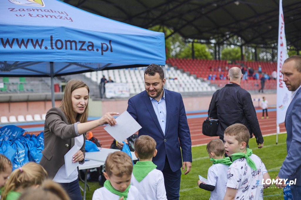Dzień Dziecka na stadionie w Łomży - przedszkolaki