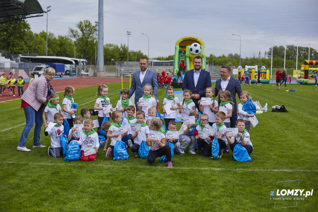 Dzień Dziecka na stadionie w Łomży - przedszkolaki