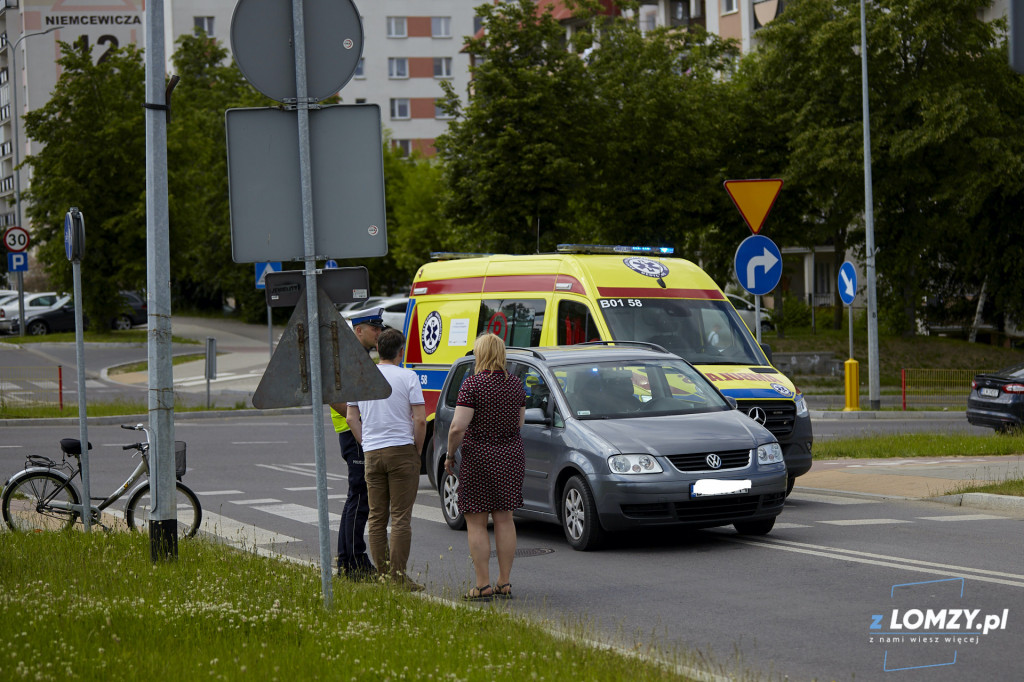 Potrącenie rowerzystki na Zawadzkiej! Kobieta w szpitalu [FOTO]