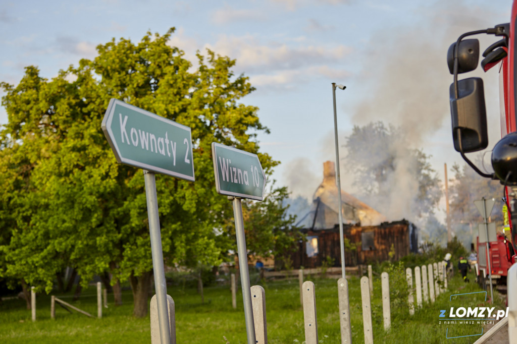 Całkowicie spłonął drewniany dom we wsi Guty [FOTO]