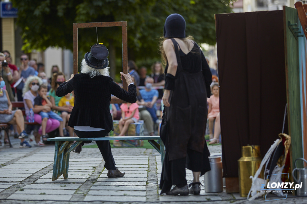 Teatr Nikoli i Księżycowa Droga na ul. Długiej w Łomży [FOTO]