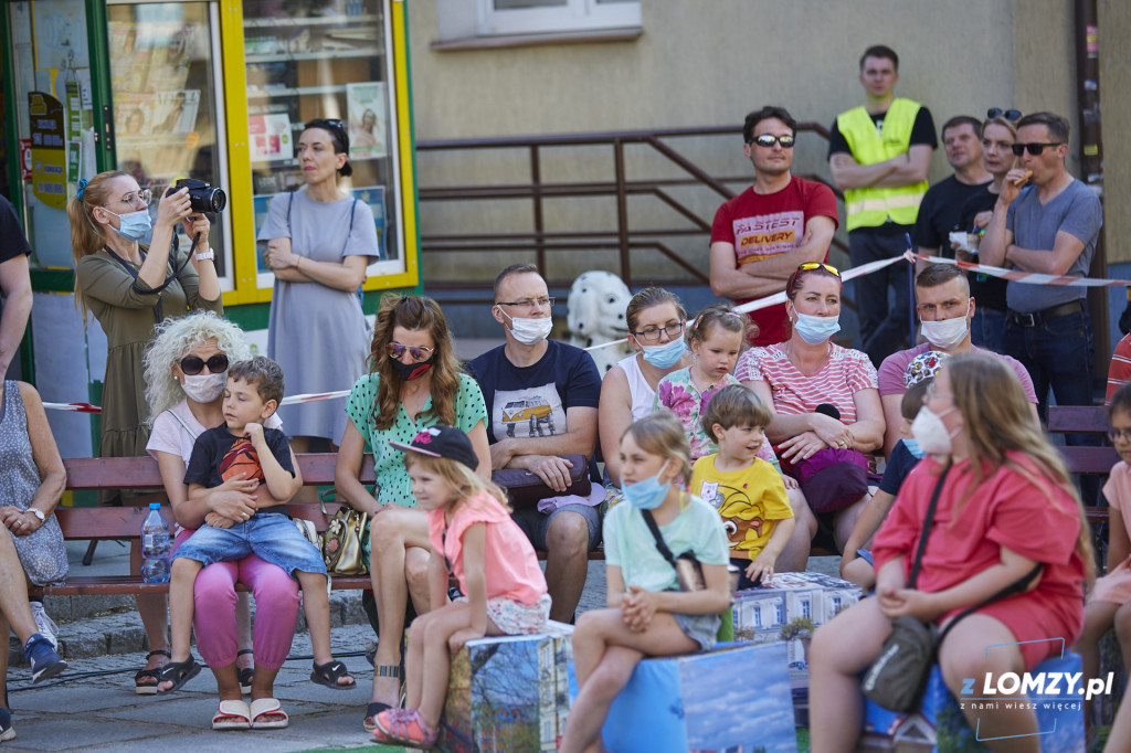 Teatr Nikoli i Księżycowa Droga na ul. Długiej w Łomży [FOTO]
