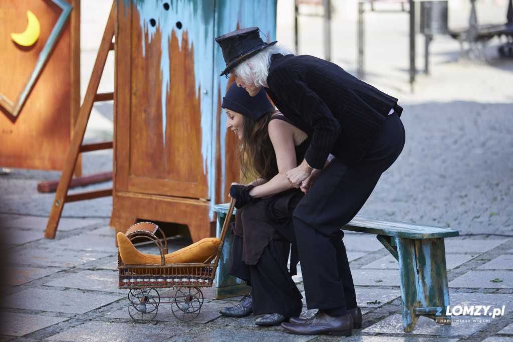Teatr Nikoli i Księżycowa Droga na ul. Długiej w Łomży [FOTO]