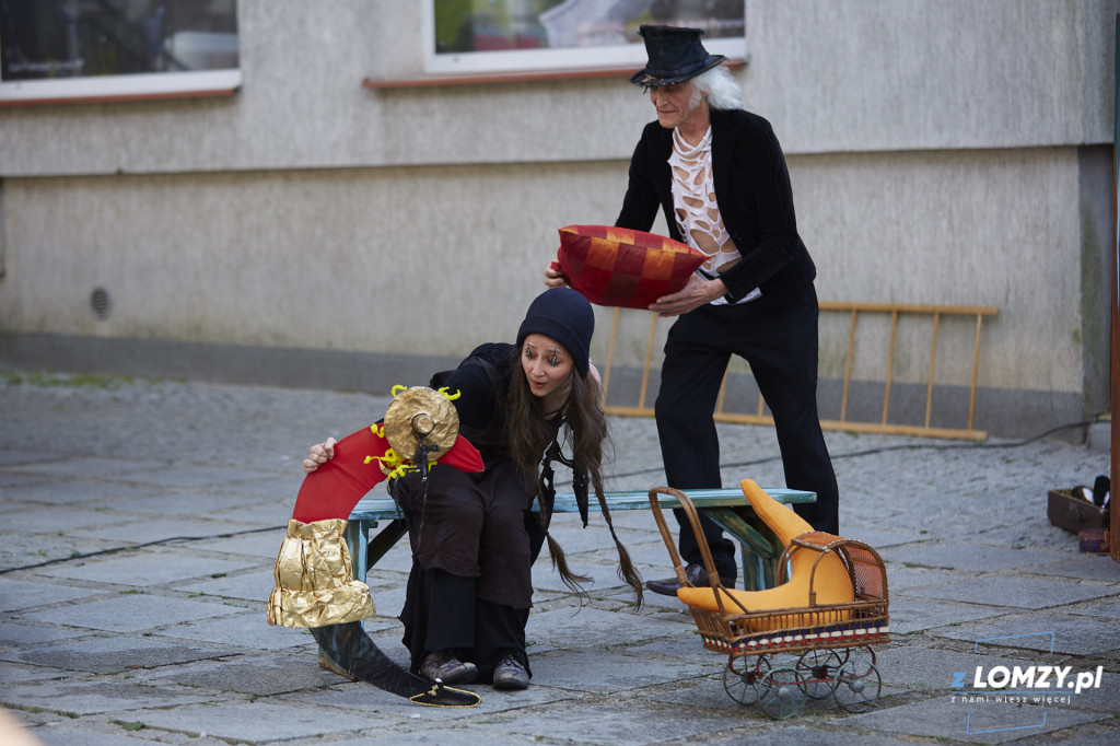 Teatr Nikoli i Księżycowa Droga na ul. Długiej w Łomży [FOTO]
