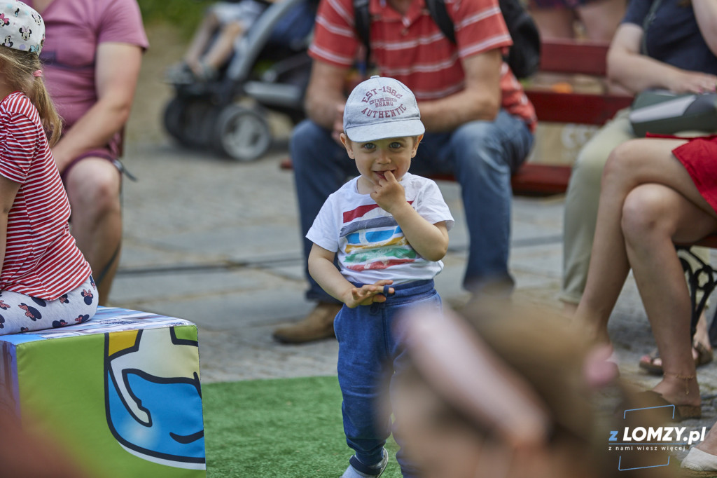 Teatr Nikoli i Księżycowa Droga na ul. Długiej w Łomży [FOTO]